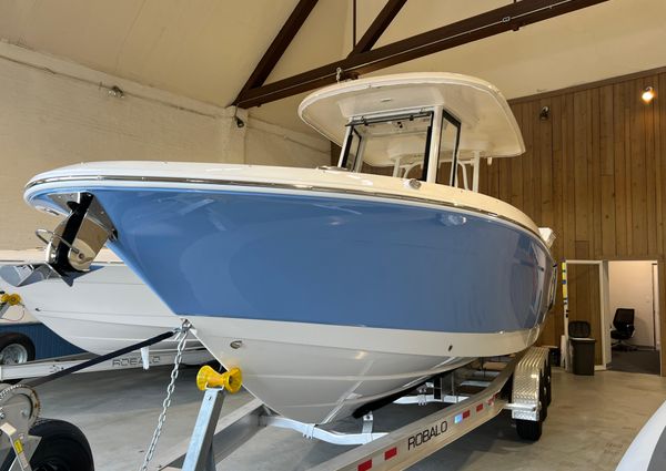 Robalo R-272 image