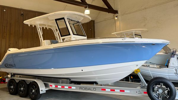 Robalo R 272 