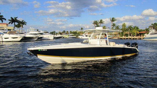 Marlago 35 Center Console