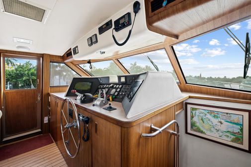Hatteras 70 Motor Yacht image