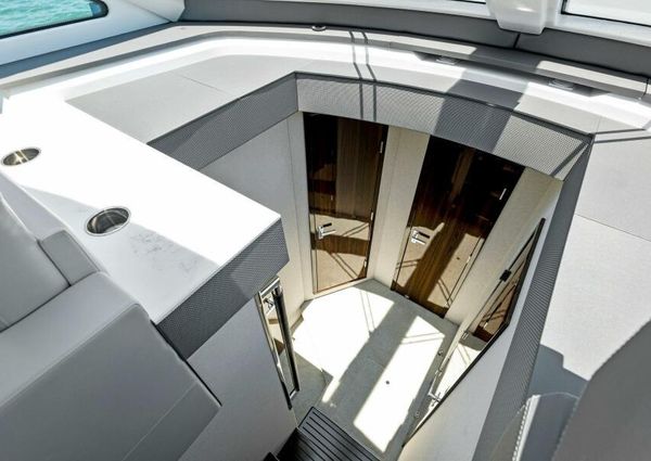 Cruisers Yachts 50 Cantius image