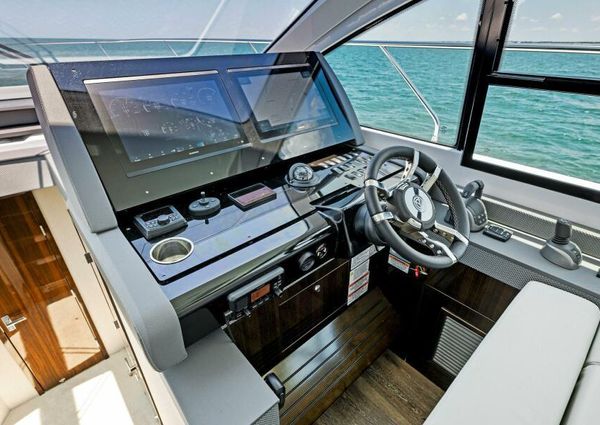 Cruisers Yachts 50 Cantius image