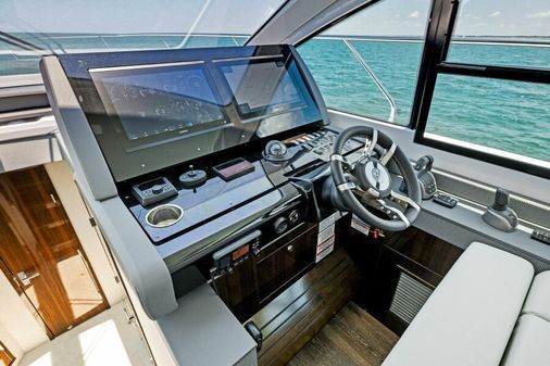 Cruisers Yachts 50 Cantius image