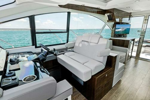 Cruisers Yachts 50 Cantius image