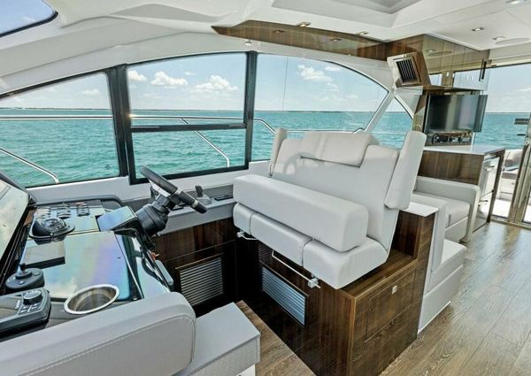 Cruisers Yachts 50 Cantius image