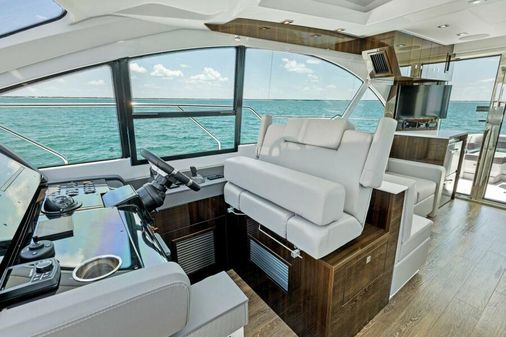 Cruisers Yachts 50 Cantius image