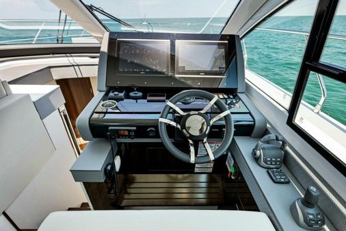 Cruisers Yachts 50 Cantius image