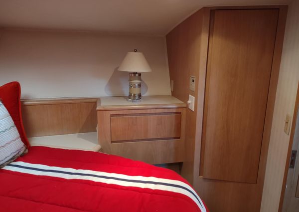 Hatteras 50' Sport Deck image