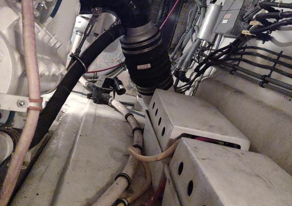 Hatteras 50' Sport Deck image