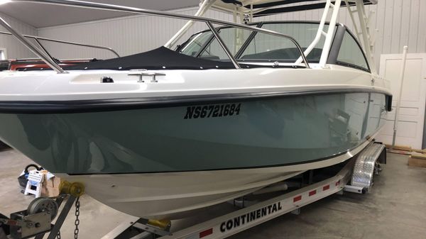 Boston Whaler 230 Vantage 