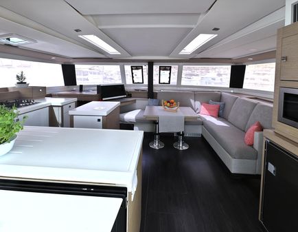 Fountaine Pajot Saona 47 image