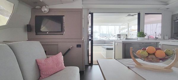 Fountaine Pajot Saona 47 image