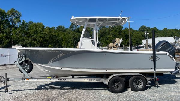 Sea Hunt Ultra 235 SE 