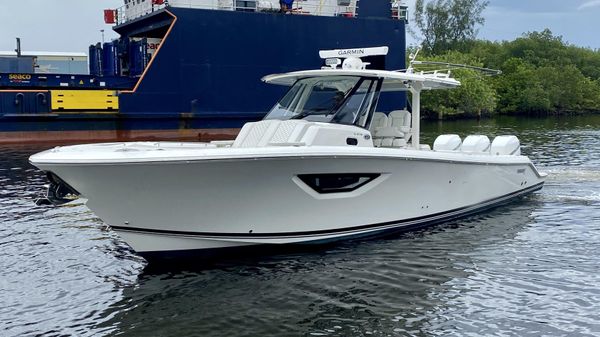 Pursuit S 378 Sport