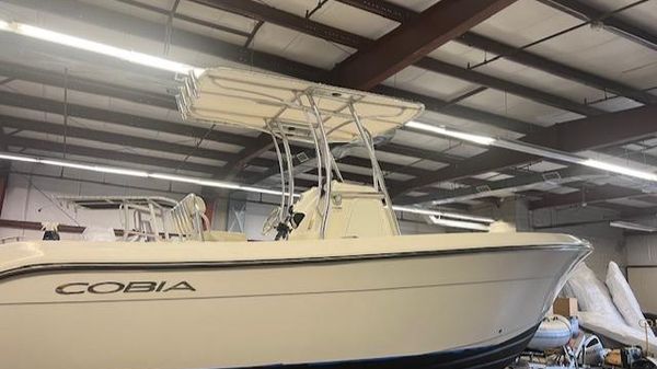 Cobia 237 Center Console 