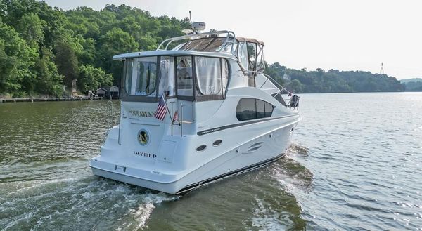 Silverton 35 Motor Yacht image