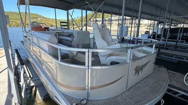 Voyager Pontoons Express 25 Ultra Cruise 