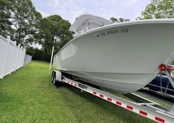 Front Runner 26 Center Console image