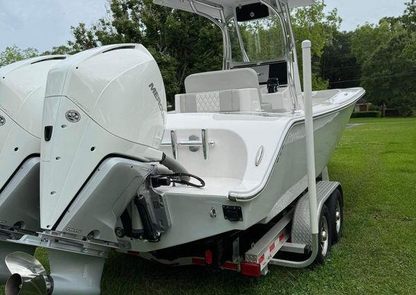 Front Runner 26 Center Console image