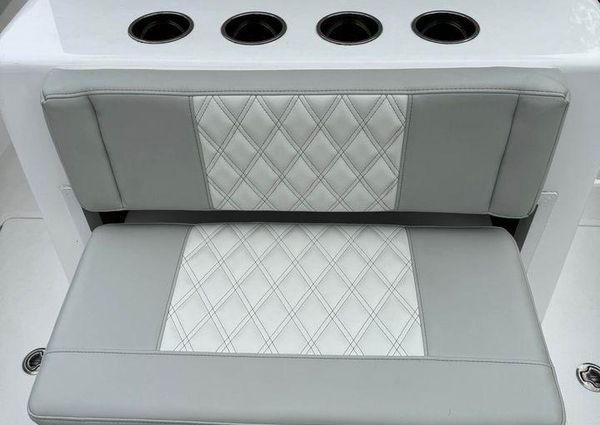 Front Runner 26 Center Console image