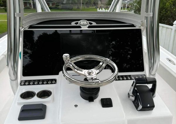 Front Runner 26 Center Console image