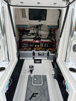 Front Runner 26 Center Console image