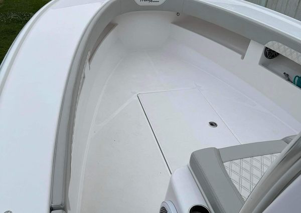 Front Runner 26 Center Console image