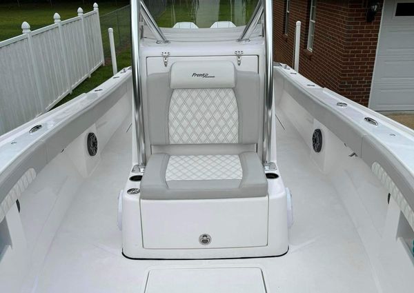 Front Runner 26 Center Console image