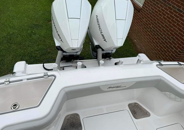 Front Runner 26 Center Console image