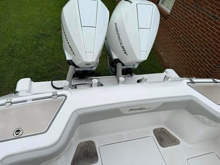 Front Runner 26 Center Console image