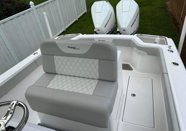 Front Runner 26 Center Console image