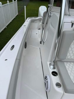 Front Runner 26 Center Console image