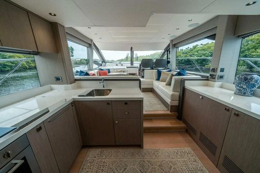 Sunseeker Manhattan 52 image