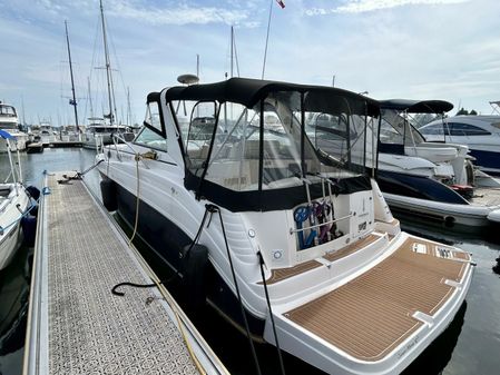 Rinker 342 Fiesta Vee image