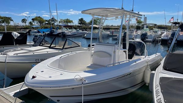 Robalo R180 Center Console