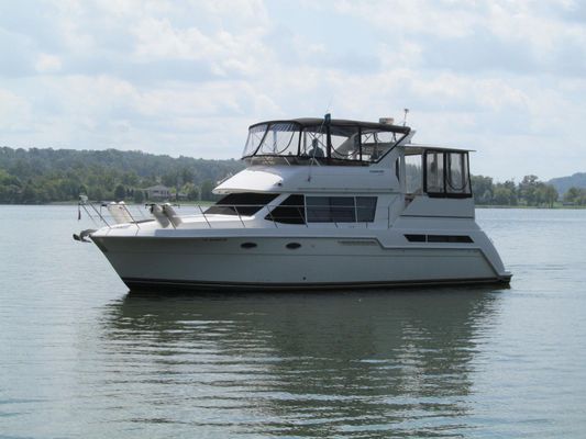 Carver 405-DOUBLE-CABIN-MOTOR-YACHT - main image