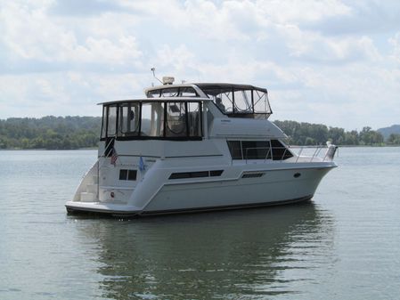 Carver 405 Double Cabin Motor Yacht image