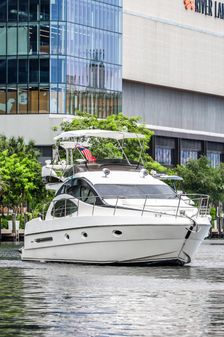 Azimut 42 Flybridge image