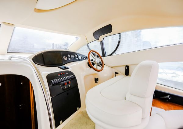 Azimut 42 Flybridge image