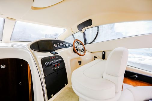 Azimut 42 Flybridge image