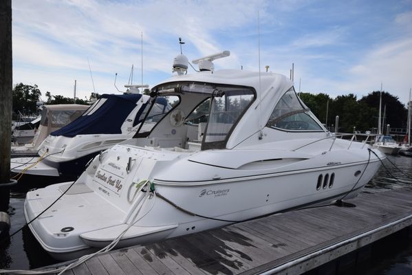 Cruisers Yachts 420 Express - main image