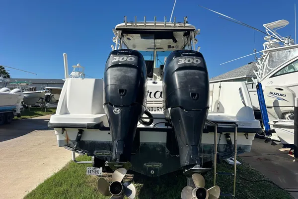 Boston Whaler 315 Conquest image