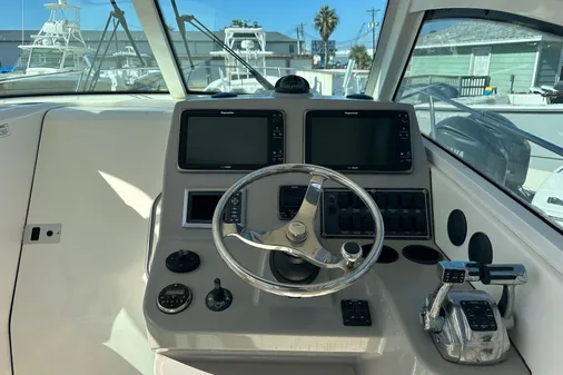 Boston Whaler 315 Conquest image