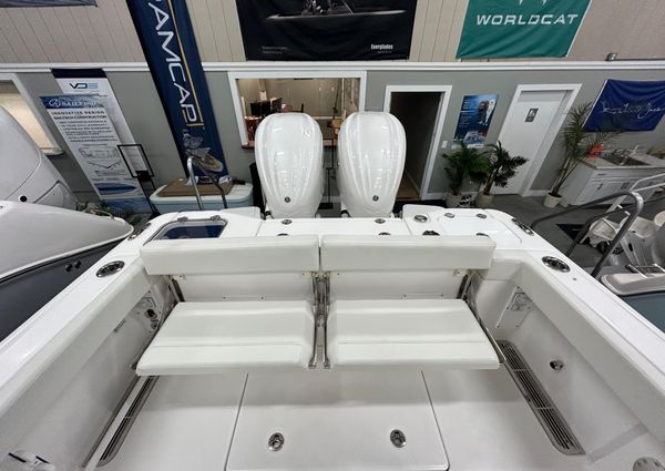 Everglades 285 Center Console image