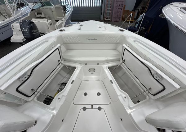 Everglades 285 Center Console image