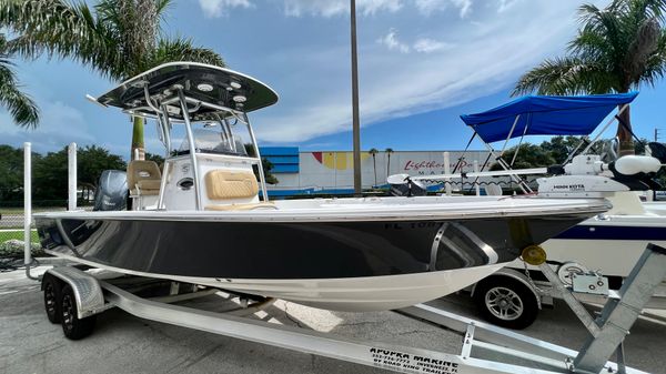 Sportsman Masters 247 Bay Boat