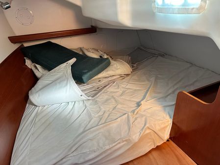 Beneteau 331 image