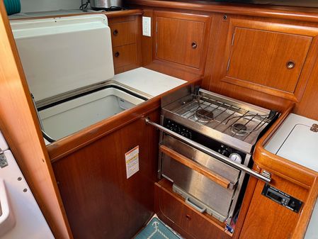 Beneteau 331 image