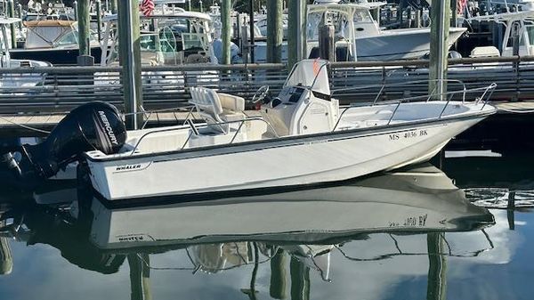 Boston Whaler 210 Montauk 