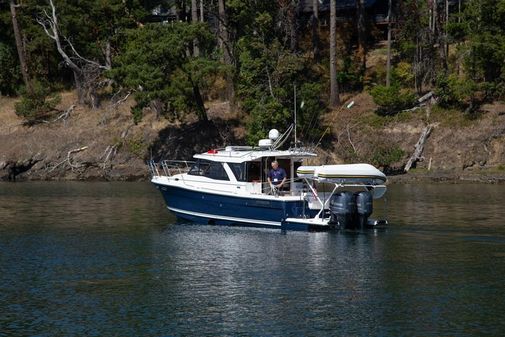 Cutwater 32 Coupe image
